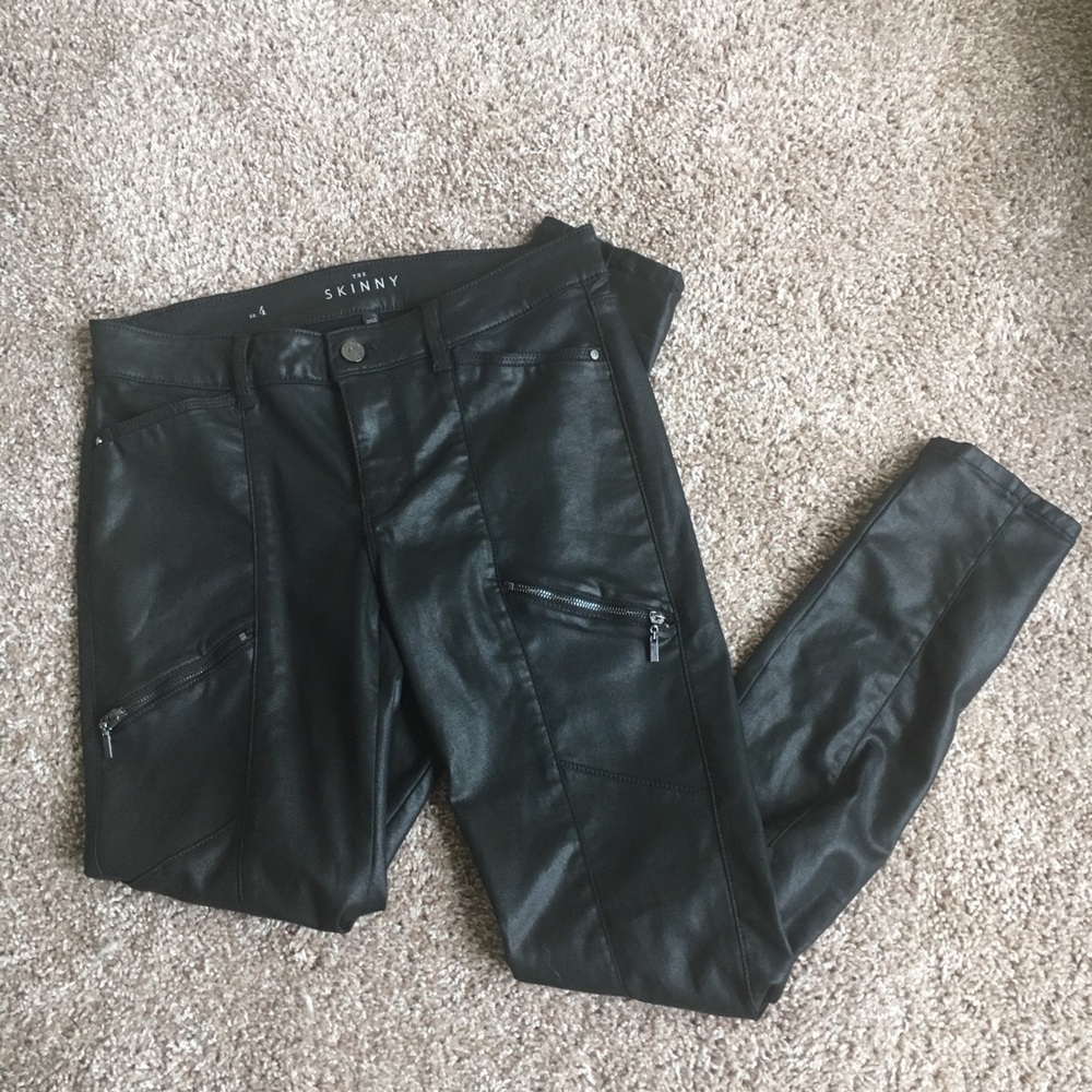 WHBM The Skinny Coated Jean in Black Size 4